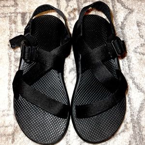 Men size 9 back chacos
